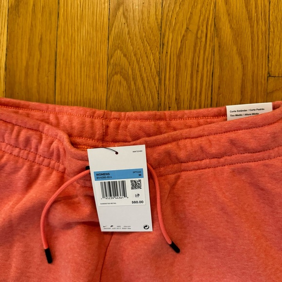 Nike Joggers - Picture 2 of 3